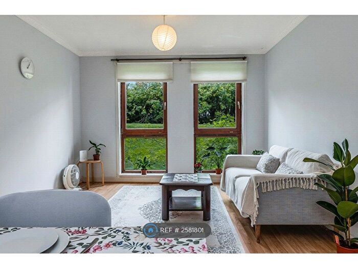 2 Bedroom Flat To Rent In Edinburgh, Edinburgh, EH8