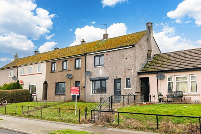 2 Bedroom Terraced House To Rent In Birkhall Parade, Aberdeen, AB16
