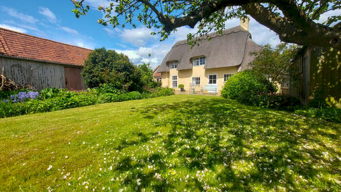 2 Bedroom Character Property For Sale In High Street, Thurlby, Bourne, PE10