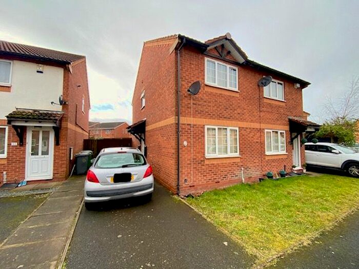 2 Bedroom Property To Rent In Barn Farm Close, Bilston, WV14