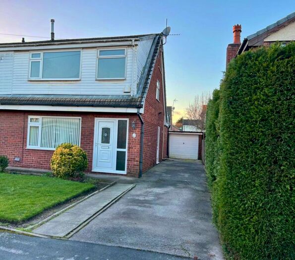 3 Bedroom Semi-Detached House To Rent In Linden Close, Woolston, WA1