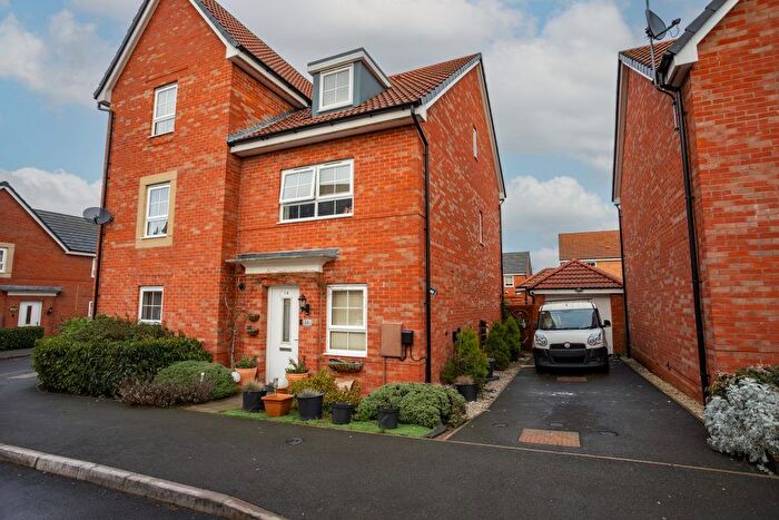 3 Bedroom Semi-Detached House For Sale In Gregory Way, Wigston, LE18