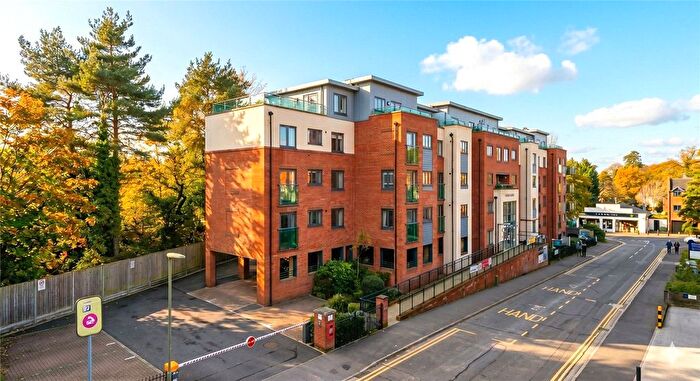 2 Bedroom Flat For Sale In Park Lane, Camberley, Surrey, GU15