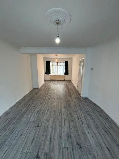 3 Bedroom Terraced House To Rent In Morley Road, Romford, Essex, RM6