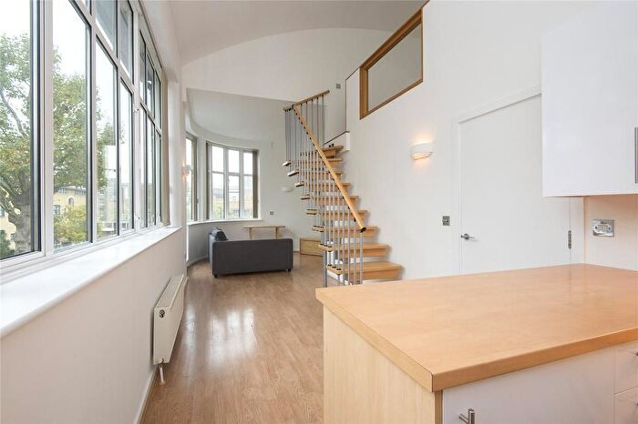 2 Bedroom Flat To Rent In Mornington Grove, London, E3