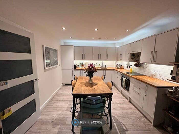 2 Bedroom Flat To Rent In Tower House, London, SE13