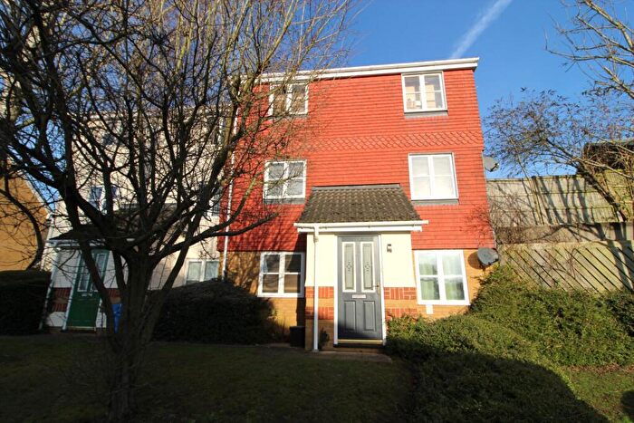 1 Bedroom Flat To Rent In Kings Chase, CM14