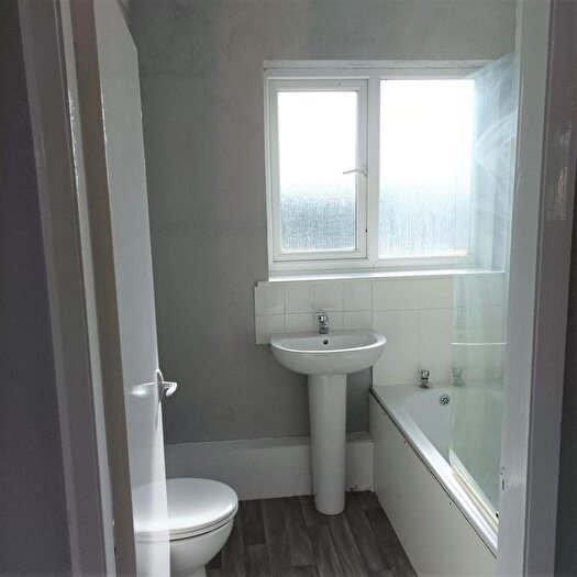 2 Bedroom Flat To Rent In Swan Corner Shopping Precinct, Chase Road, Burntwood, WS7