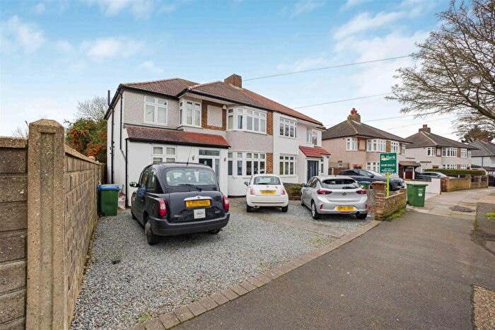 4 Bedroom Semi Detached House For Sale In Latham Road, Bexleyheath, DA6