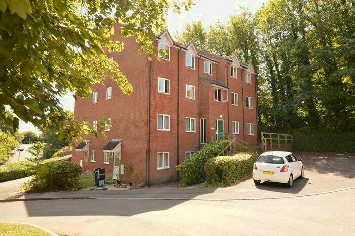1 Bedroom Flat To Rent In Sarum Close, Salisbury, SP2
