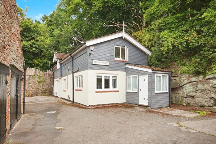 3 Bedroom Detached House For Sale In Broom Hill, Bristol, BS16