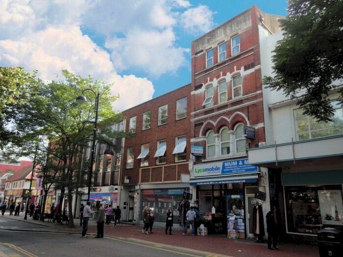 2 Bedroom Flat To Rent In High Street, Hounslow, TW3