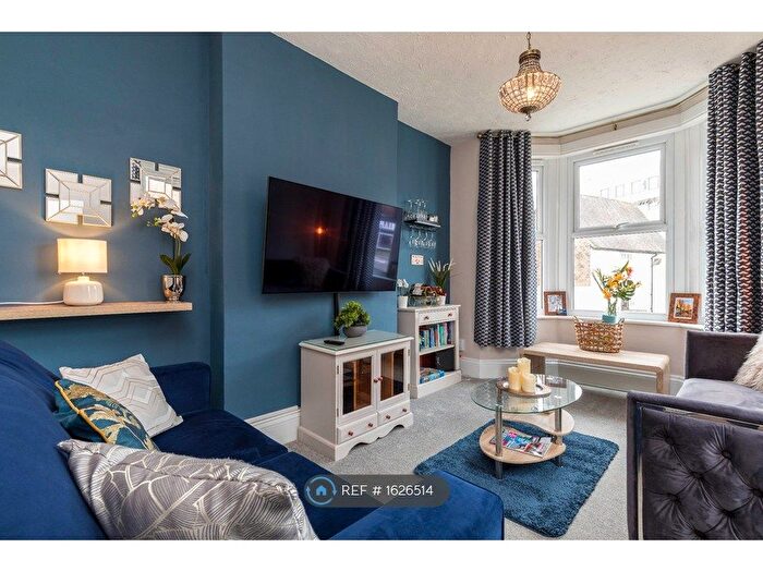 4 Bedroom Semi Detached House To Rent In Norfolk Road, Horsham, RH12