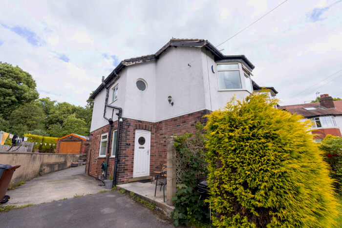 3 Bedroom Semi-Detached House To Rent In The Paddock, Leeds, Uk, LS6