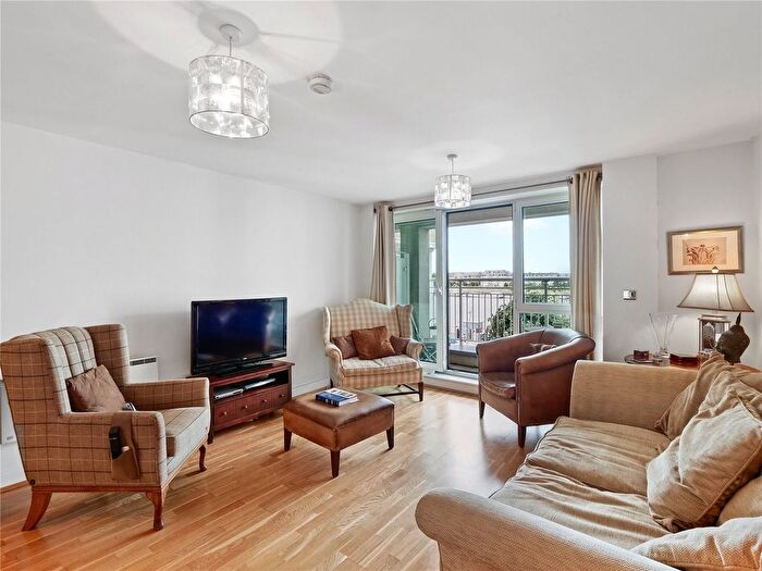2 Bedroom Flat To Rent In Oyster Wharf, Lombard Road, SW11