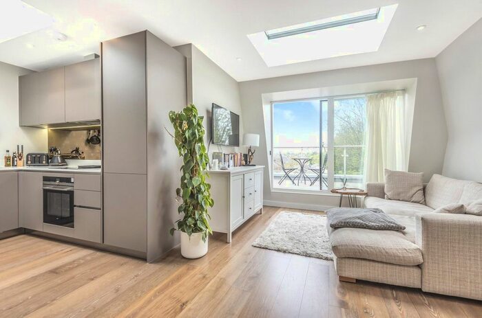 2 Bedroom Property To Rent In Garratt Lane, London, SW18