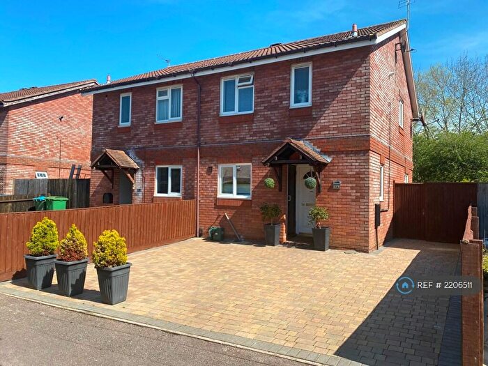 3 Bedroom Semi-Detached House To Rent In Vincent Road, Aylesbury, HP19