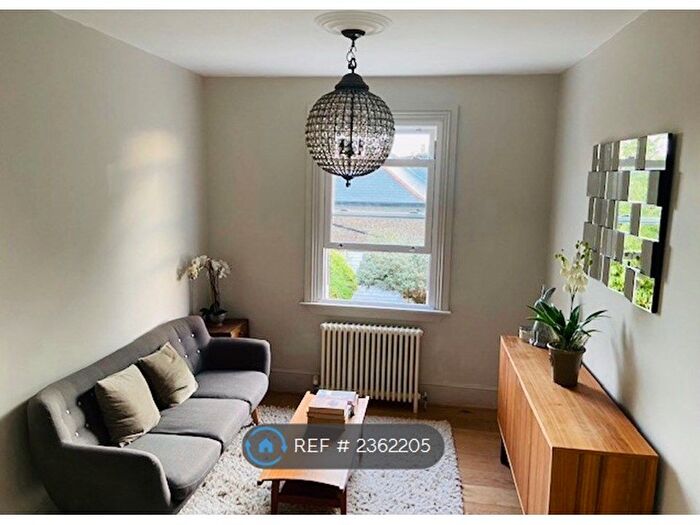 1 Bedroom Flat To Rent In Woodhurst Road, Acton, W3