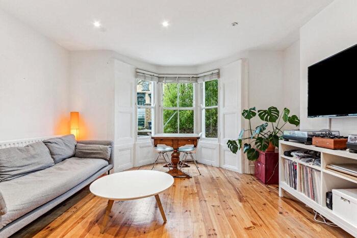 2 Bedroom House To Rent In Sandringham Road, Islington, E8