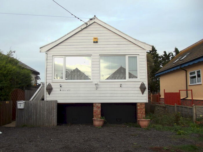 3 Bedroom Detached Bungalow To Rent In New Way, Point Clear Bay, CO16