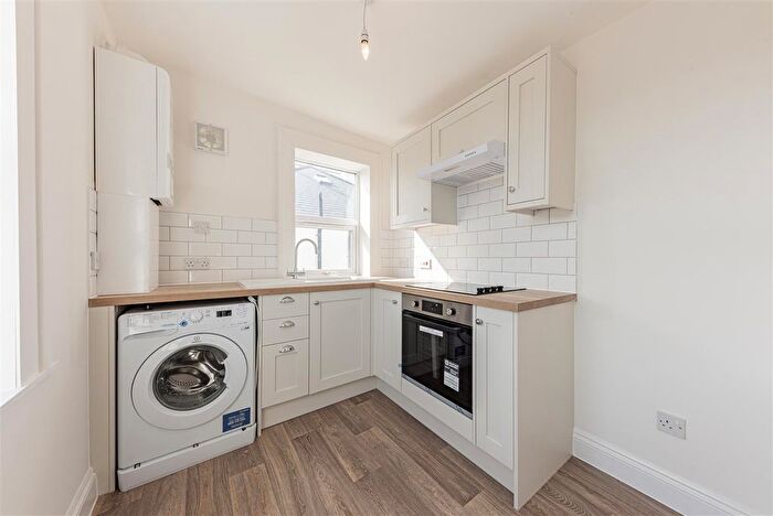 2 Bedroom Flat For Sale In Pleydell Gardens, Folkestone, CT20