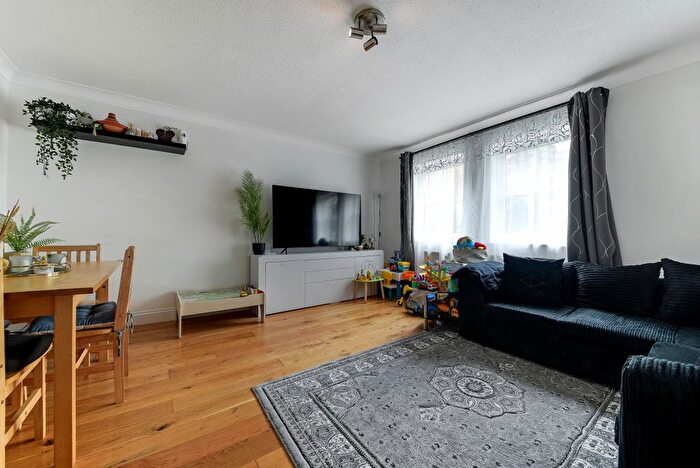 2 Bedroom Flat For Sale In Riggindale Road, London, SW16