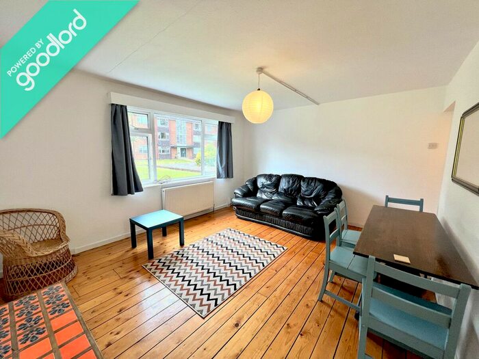 2 Bedroom Flat To Rent In Barlow Moor Court, Manchester, M20