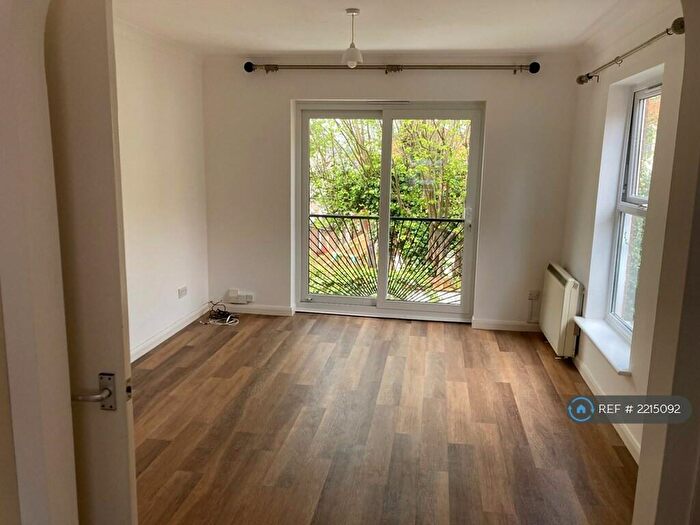 1 Bedroom Flat To Rent In Martyr Road, Guildford, GU1