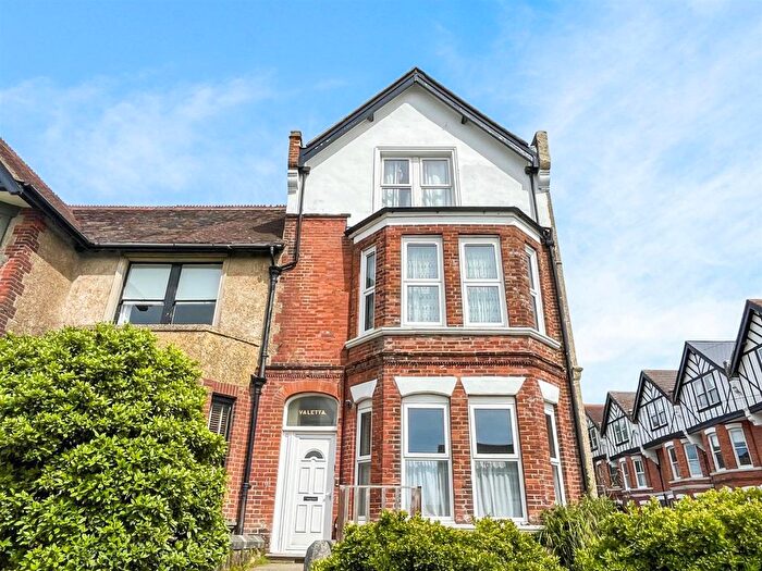 2 Bedroom Flat To Rent In De Cham Road, St Leonards, TN37