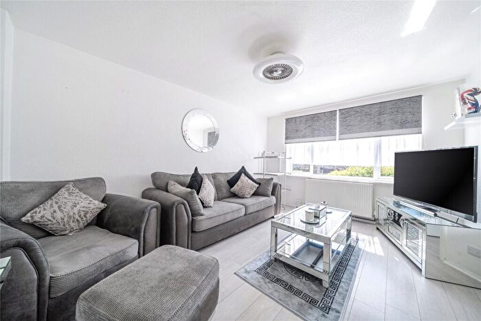 1 Bedroom Flat For Sale In Glendower Crescent, Orpington, BR6