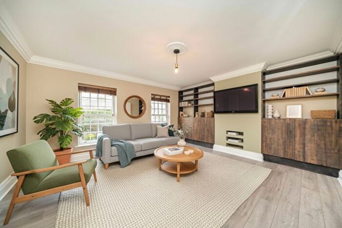 4 Bedroom Property To Rent In Seaton Close, Putney Vale, SW15