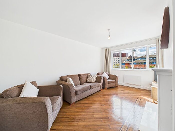 3 Bedroom Flat To Rent In Great Crosshall Street, City Centre, Liverpool, L3