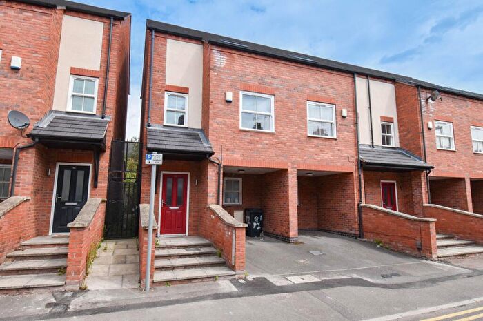 4 Bedroom Semi-Detached House To Rent In Eastleigh Road, Leicester, LE3