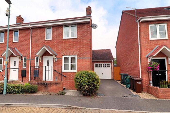 3 Bedroom Semi-Detached House For Sale In Renard Rise, Stonehouse, GL10