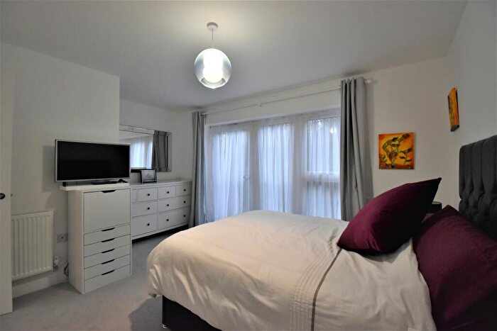 2 Bedroom Apartment To Rent In Beaulieu Place, Hook, RG27
