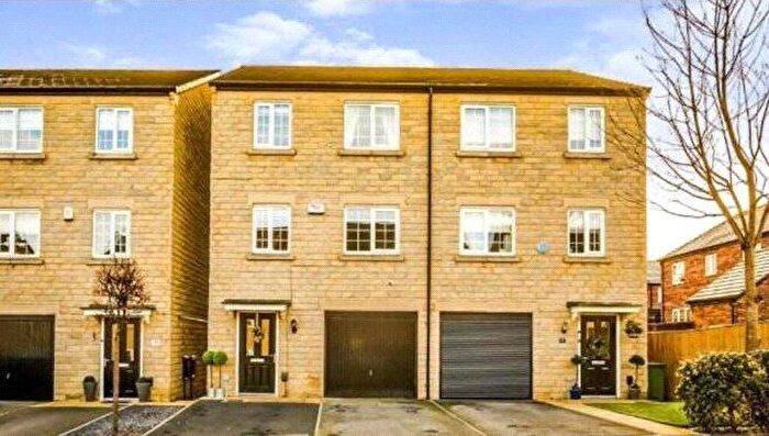 4 Bedroom Terraced House For Sale In Pugneys Avenue, Crigglestone, Wakefield, West Yorkshire, WF4