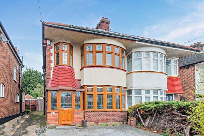 4 Bedroom Semi-Detached House For Sale In Endlebury Road, London, E4