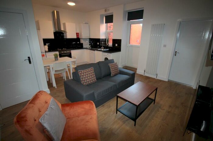 2 Bedroom Ground Flat To Rent In Addycombe Terrace, Newcastle Upon Tyne, NE6