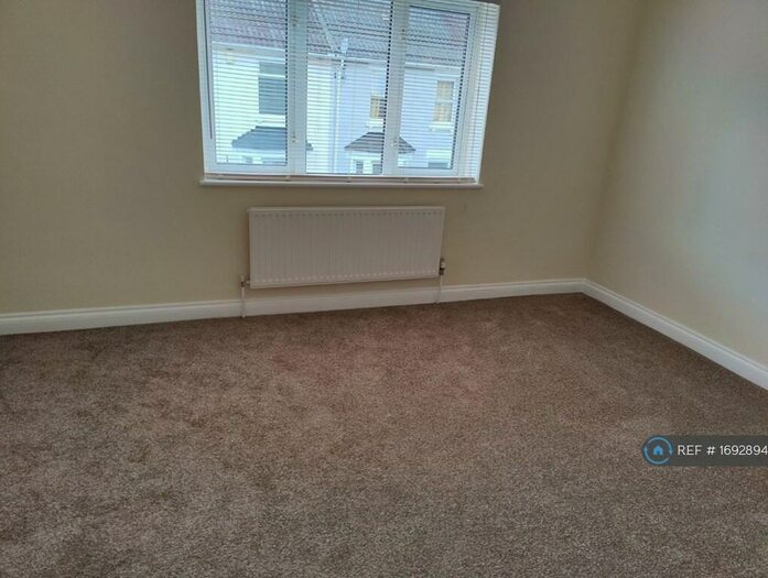 3 Bedroom Terraced House To Rent In Guppy Street, Swindon, SN2