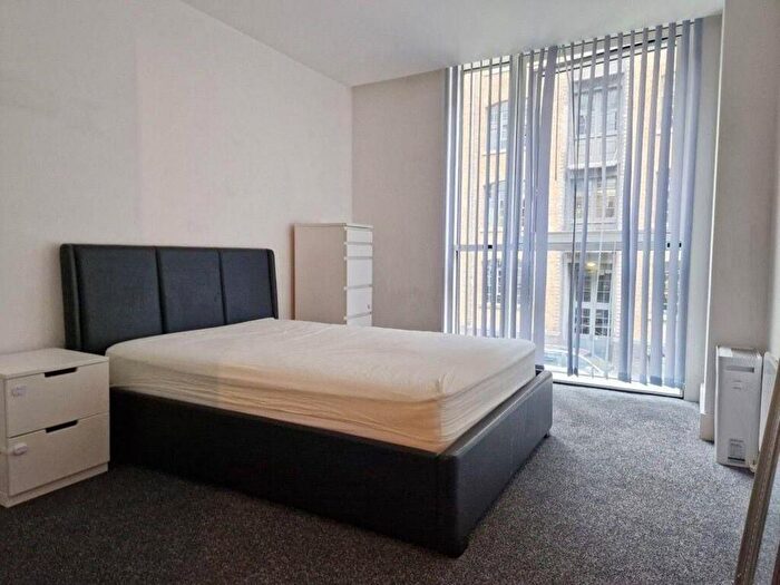 2 Bedroom Flat For Sale In Gowers Walk, Tower Hamlets, London, E1