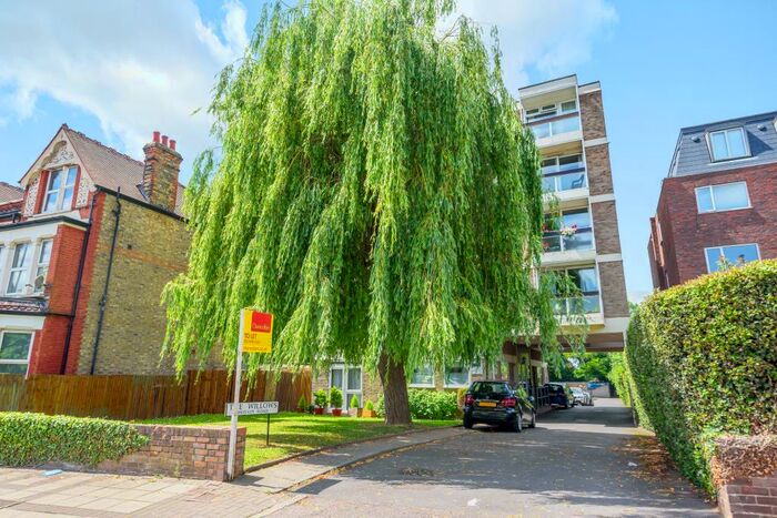 2 Bedroom Apartment To Rent In High Road, London, N20