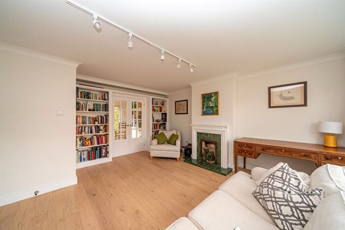4 Bedroom Detached House For Sale In The Dell, St. Albans, AL1