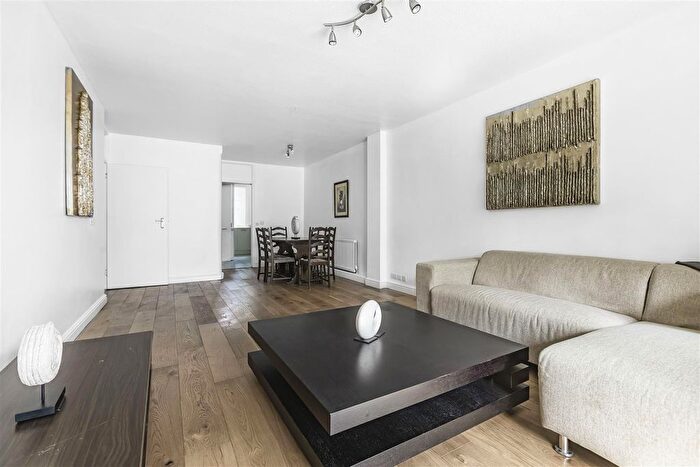 3 Bedroom Flat For Sale In Kensington Park Road, London, W11