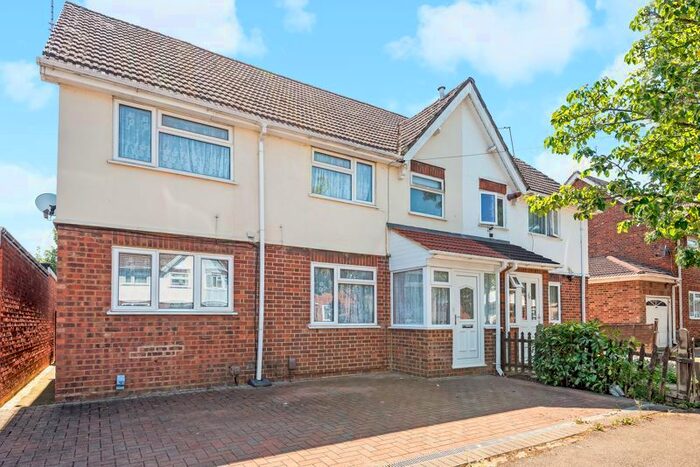 6 Bedroom Semi-Detached House To Rent In Barlee Crescent, Uxbridge, UB8