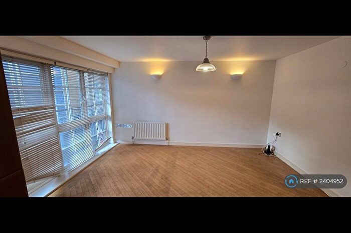 1 Bedroom Flat To Rent In Amber Court, London, RM1