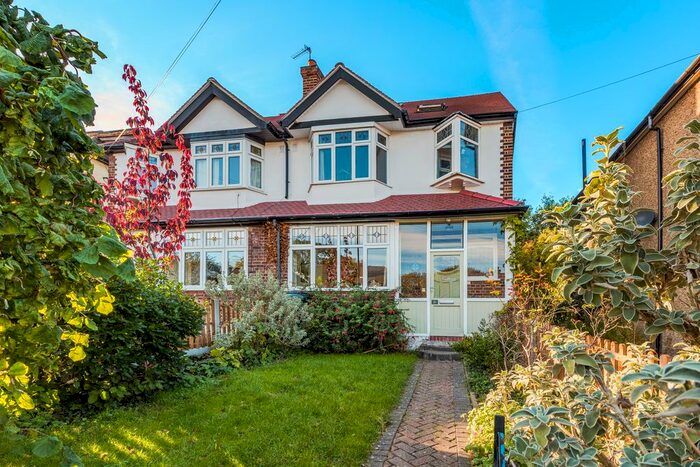 3 Bedroom Semi-Detached House To Rent In Fairlie Gardens, London, SE23