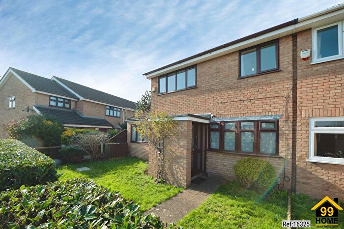 3 Bedroom End Terrace House For Sale In Wittering Walk, Hornchurch, Greater London, RM12