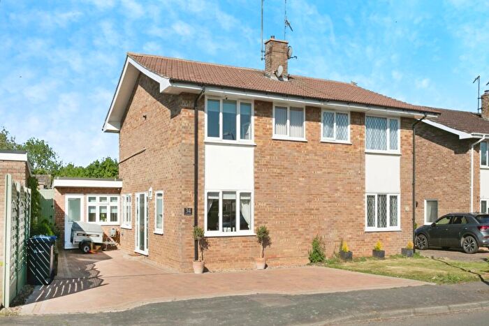 5 Bedroom Semi-Detached House For Sale In Hesketh Road, Yardley Gobion, Northamptonshire, NN12