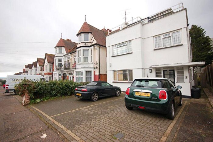 1 Bedroom Flat To Rent In Cobham Road - Online Registration, SS0