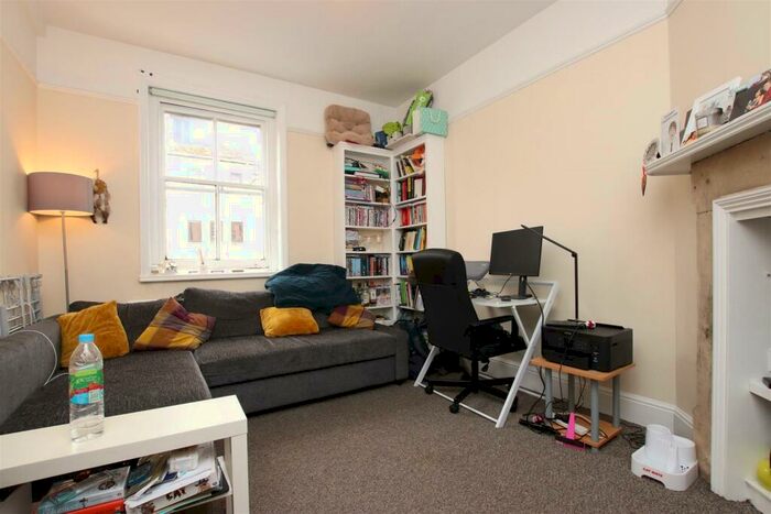 1 Bedroom Flat To Rent In Grove Street, Bath, BA2
